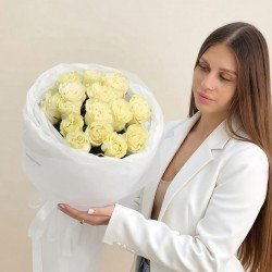 «15 белых роз 55 см»
