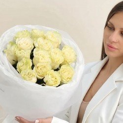 «15 белых роз 55 см»