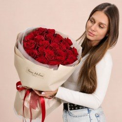 «25 красных роз 55 см»